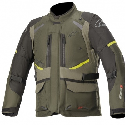 Casaco Alpinestars Andes V3 Drystar Casaco de mota Alpinestars verde e castanho com detalhes amarelos e zíperes frontais