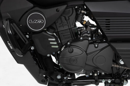 UM 125 RENEGADE Commando Motor de motocicleta preto com logotipo UM