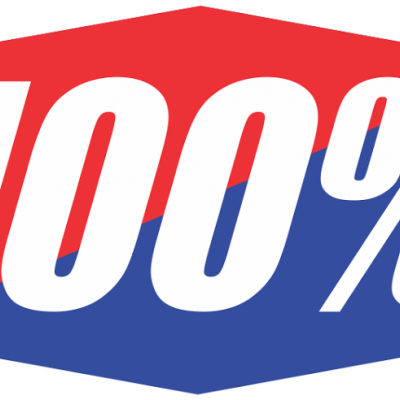 Selo hexagonal vermelho e azul com texto branco '100%'