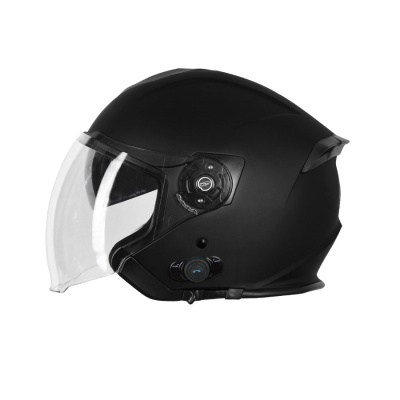 Capacete preto mate com viseira transparente ampla e design aerodinâmico