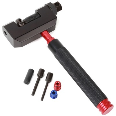 Ferramenta de reparação de metal com cabo preto texturizado e peças vermelhas e pretas