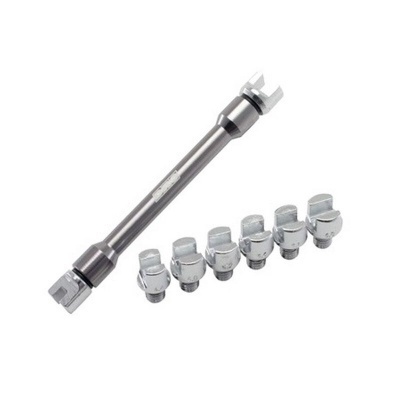Conjunto de ferramenta metálica com barra longa e várias peças pequenas prateadas
