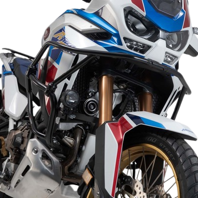 Motociclo de aventura branco, azul e vermelho com suspensão dourada e rodas de raios