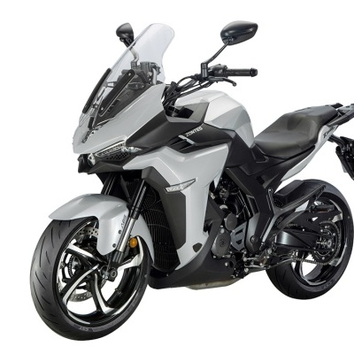 Motocicleta cinza claro e preta com design moderno em fundo branco