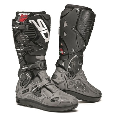 Botas de motocross Sidi em preto e cinza com fechos metálicos e proteções rígidas