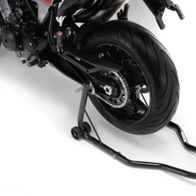 Suporte traseiro de mota preto em metal, mota preta montada em fundo branco