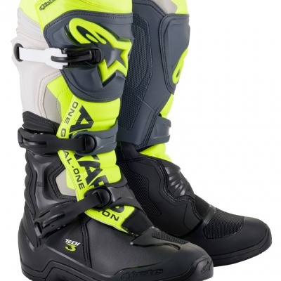Botas de mota Alpinestars amarelas, pretas e cinzentas com fivelas e texto visível