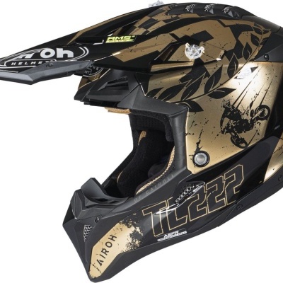 Capacete integral motocross preto e dourado com visor e padrões geométricos