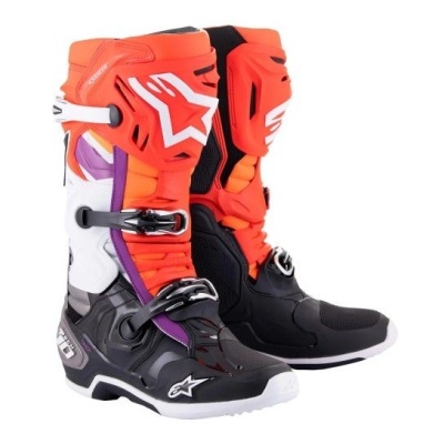 Botas de motocross em várias cores com fivelas e logótipos da marca