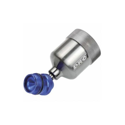 Recipiente metálico prateado e azul com tampa rosqueável e etiqueta 'DRC'