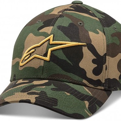 Boné camuflado com logo bordada amarela