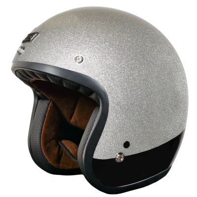 Capacete de mota prateado com interior castanho acolchoado.