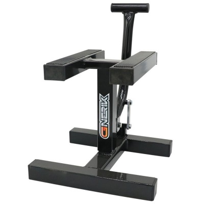 Suporte metálico preto com plataformas acolchoadas e logótipo CNEIK.