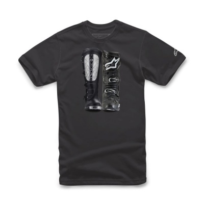 T-shirt preta com estampa de botas de motociclismo