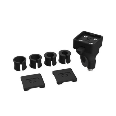 Suporte de bicicleta preto com adaptadores e tampas em fundo branco