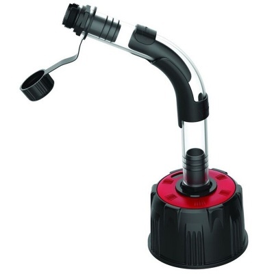 Garrafas com tampa preta e vermelha e tubo transparente curvado