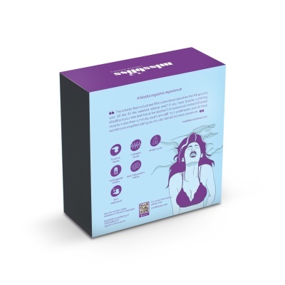 Caixa azul e roxa com desenho de mulher e texto em inglês