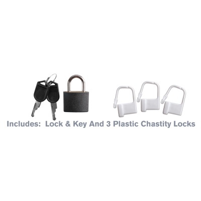 Cadeado preto com chaves e três fechaduras plásticas transparentes sobre fundo branco