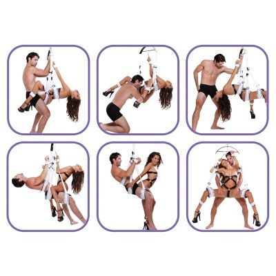 Casal usando sistema de suspensão branco com correias pretas em várias posições sobre fundo branco