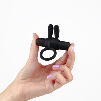 anel peniano preto de silicone com orelhas de coelho e botão