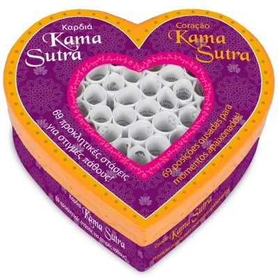 Caixa coração Kama Sutra com rolos de papel e texto promocional.