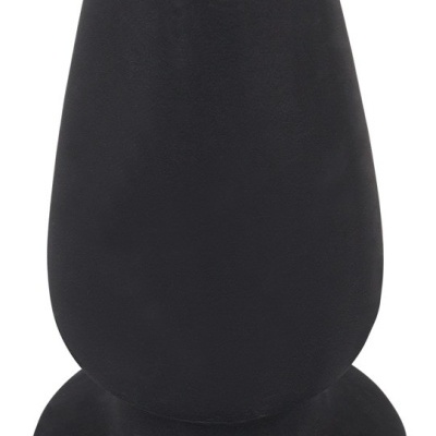 Objeto cônico preto com base larga em fundo branco