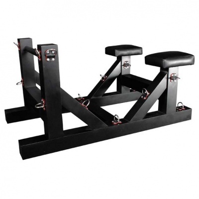 Suporte de treino em metal preto com dois apoios almofadados e vários ganchos