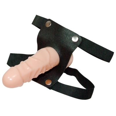 Strap-on com suporte preto e prótese em tons de pele