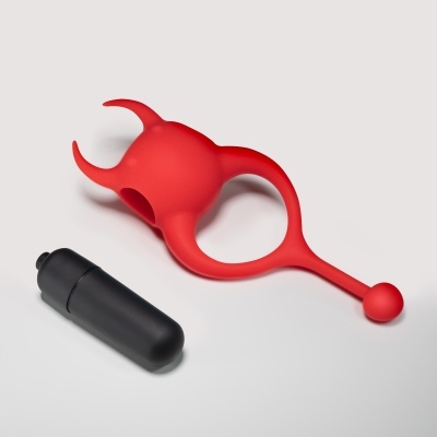 Anel vibratório vermelho em silicone com controle preto