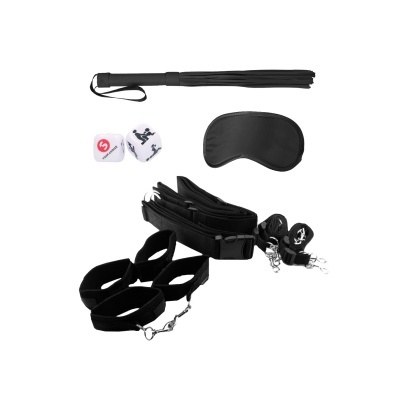 Conjunto BDSM preto com venda, algemas, chicote e dados.