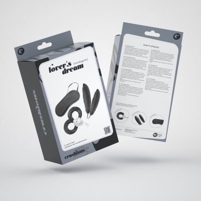 Embalagem de produto erótico com venda, penas, anéis e flor branca em fundo cinzento