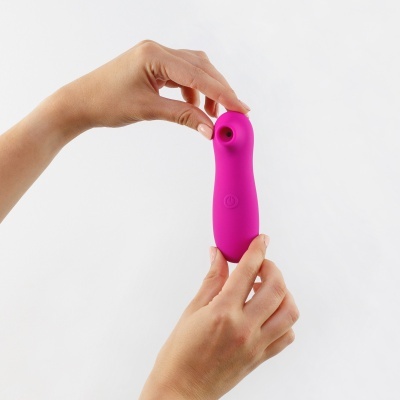 Dispositivo portátil rosa em material de silicone com botão circular