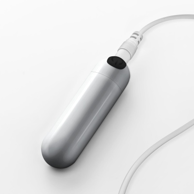 Controlo remoto cilíndrico prateado com cabo branco