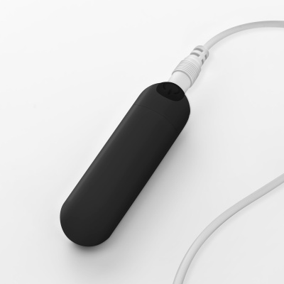 Dispositivo preto oval com cabo branco