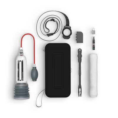 Conjunto de acessórios técnicos organizados em fundo branco com estojo preto e aparelho cilíndrico transparente