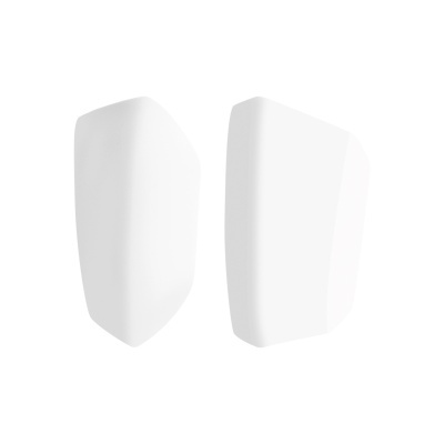 Par de protetores brancos de plástico com superfícies lisas.