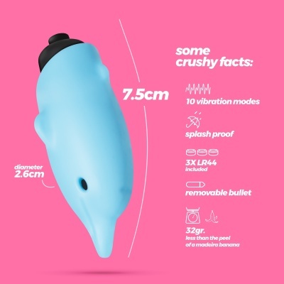 Vibrador azul com tampa preta, sobre fundo rosa, descrições técnicas em branco