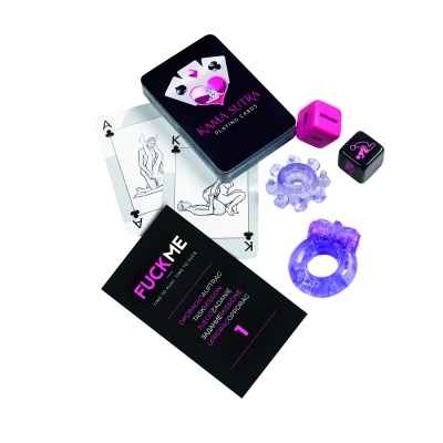 Conjunto de cartas Kama Sutra, dois dados, anéis plásticos translúcidos e cartão preto com texto