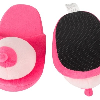 Chinelos rosa e branco com padrão peito, sola preta antiderrapante