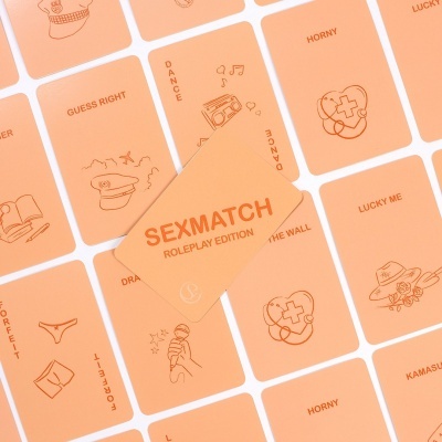 Cartas de jogo SEXMATCH ROLEPLAY EDITION em tons de laranja com texto e ilustrações simples.
