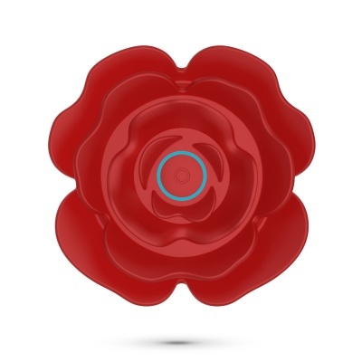 Prato decorativo vermelho em forma de flor com destaque azul no centro