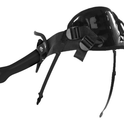 Dispositivo preto de suporte com correias ajustáveis e peça anatómica