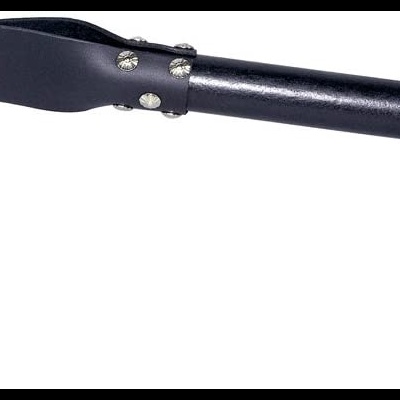 Correia preta em couro com fivela metálica e argola