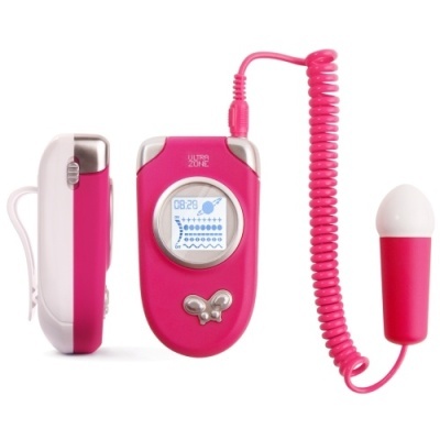 Dispositivo eletrónico rosa com cabo enrolado e acessório em forma de cápsula