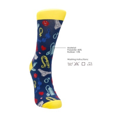 Meias azuis com padrões coloridos e detalhes amarelos