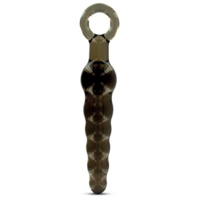 Objeto preto brilhante com forma alongada ondulada e anel redondo no topo