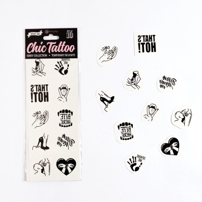 Tatuagens temporárias em preto e branco com desenhos variados e textos 'THAT'S HOT!' e 'DIT HERE'.