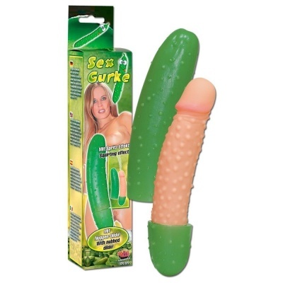 Sex Gurke, produto sexual com formato de pepino verde e parte saliente cor de pele com textura