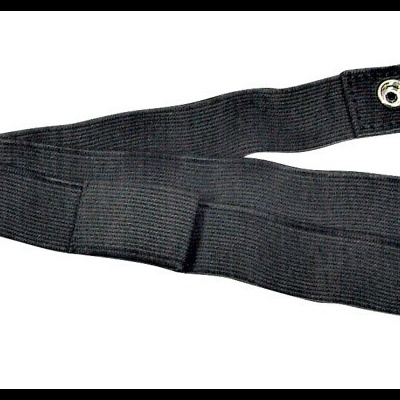 Cinto preto de tecido elástico com fechos metálicos