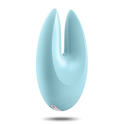 Produto azul em silicone com duas hastes arredondadas